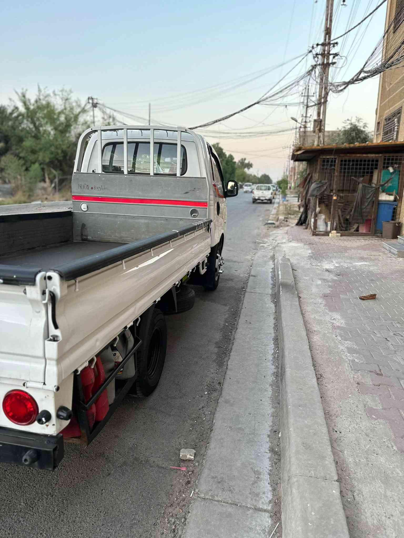السلام عليكم كيا فحل 4000موديل 2013اخوجديد ماشيه139000الف مكفول كفل عامه ماعد بس دوس بيهن صبغ جمالية محرك جيد شاصي مكفول سياره باسمي شرط تحويل عنوان بغداد رقم الموبايل ***********
