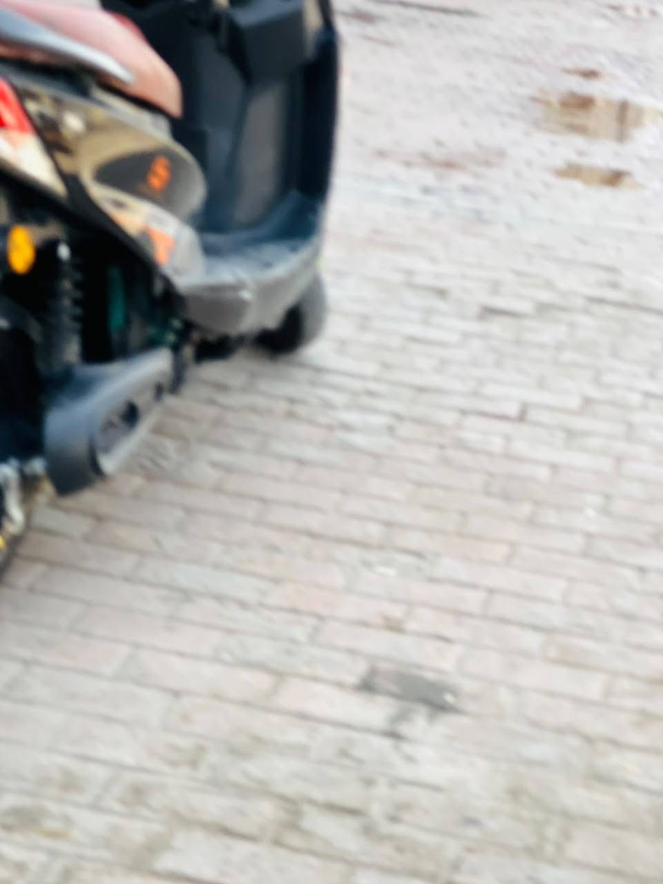 سلام عليكم عندي دراجه شحن سكنس نضيفه لايتات دبل اشاره ست بطاريات 32امبير دبل اشاره اشاره يمنه يسره
لايتات قويه لايت عالي ناصي بك لايت هورنات تقسيمه ديجي تايرات جوبلس دبلات جدد سويج و بصمه 
دراجه تخبل وحلوه عله اخر حبايه 
مكاني بغداد مدينه الصدر 
رقم*********** بيع مستعجل كلش 
   سعر 460🤑 دراجه والله جديده ملف عقل باتريات تفحصهن بيه نضام بك يعني دراجه ما عوزه شي متوازي عله فلوس وريد ابيعه
سلام عليكم عندي دراجه شحن سكنس نضيفه لايتات دبل اشاره ست بطاريات 32امبير دبل اشاره اشاره يمنه يسره
