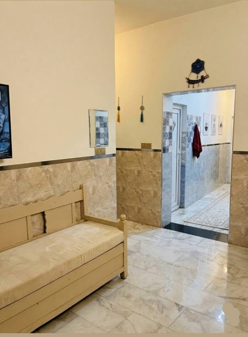 🏡 بيت مميز للبيع – حي التراث

فرصة مناسبة للسكن والاستثمار بموقع جيد وقريب من كفاءات السيدية.

📐 المساحة: 100م² — 10×10
🏠 البناء: طابقين ونصف
🔹 الطابق الثالث يحتوي على:
• غرفة
• بيتونة
• مخزن واسع

📜 الملكية: طابو صرف
👤 العقار باسم شخص واحد
✅ بدون شركاء
✅ حسب المعلومات المتوفرة: لا يوجد رهن أو منع تصرف
💧 ماء متوفر
🚰 مجاري متوفرة
🛣️ تبليط متوفر

📍 الموقع: بغداد – حي التراث، قرب كفاءات السيدية

📲 للاستفسار والتواصل عبر واتساب:
***********
***********

للمهتمين والجادين فقط، حياكم الله.
