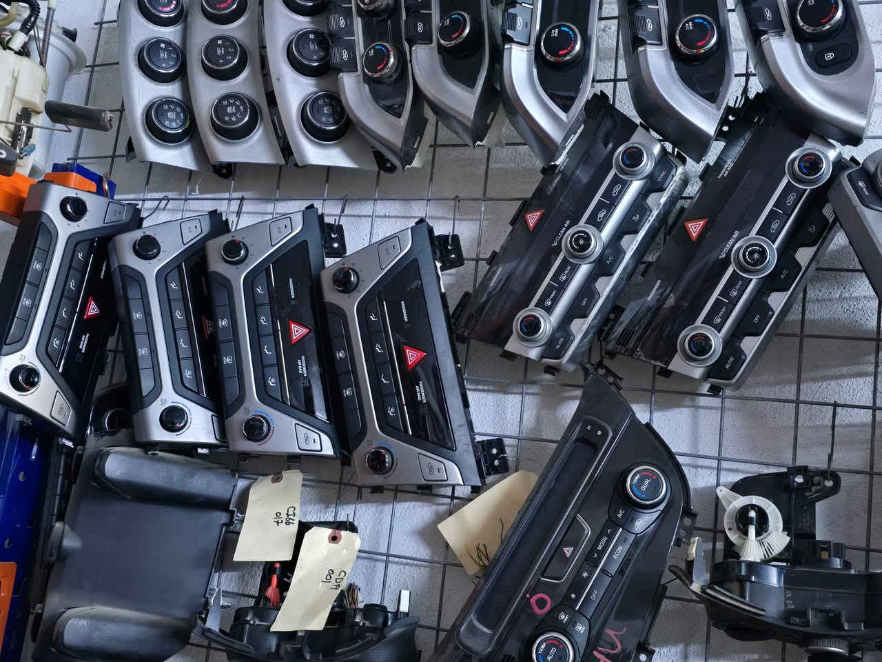 وفرنالكم جميع تحكمات التبريد لجميع انواع السيارات من موديل ٢٠١٠ الى ٢٠٢٦ 

عنواننا بغداد البياع الحي الصناعي الشارع الخامس محلات الساعدي 
علي الساعدي *********** 
محمد الساعدي ***********

