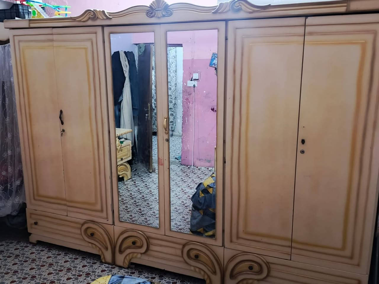 غرفه كويتي نضيفه 650الف
***********

