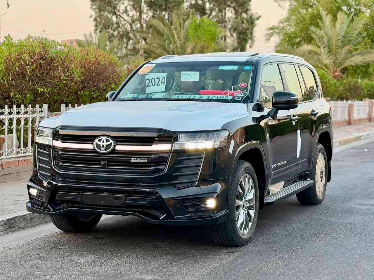 تويوتا  لاندكروزر ساز 2024بلاك ئیدەیشن
BLACK.EDITION. LIMITED(SAS)
* ⁠الفئة:GXR ام ضمان
* العداد ( 27 الف كم )
* ⁠ضمان تويوتا العراق ساز شاشات تطبيق
*رقم بغداد بأسمي 
* اللون : اسود
* محرك 6 سلند
* عدتها مال الشركه بالكامل موجوده 
* بصمة تشغيل عن بعد
* بصمات ابواب 
* اناره خارجيه ترحيبيه مع انارة ارضيه شعار 
* ⁠شاشة دجتل 
* ⁠4 كامرات (360 درجة)
* فتحة سقف (سلايت)
*كشنات جلد بيجي
* كراسي كهرباء
* ⁠تبريد كشنات
* ثلاجة وسطية
* جنطة كهرباء 
* ⁠شاحن وايرليس
* ⁠حساس امامي خلفي 
* ⁠مري طي كهرباء 
* وباقي مواصفات (GXR)LIMITED .BLACK 

مكان السيارة:بغداد زيونة تقاطع ملعب شعب
الاستفسار ***********
