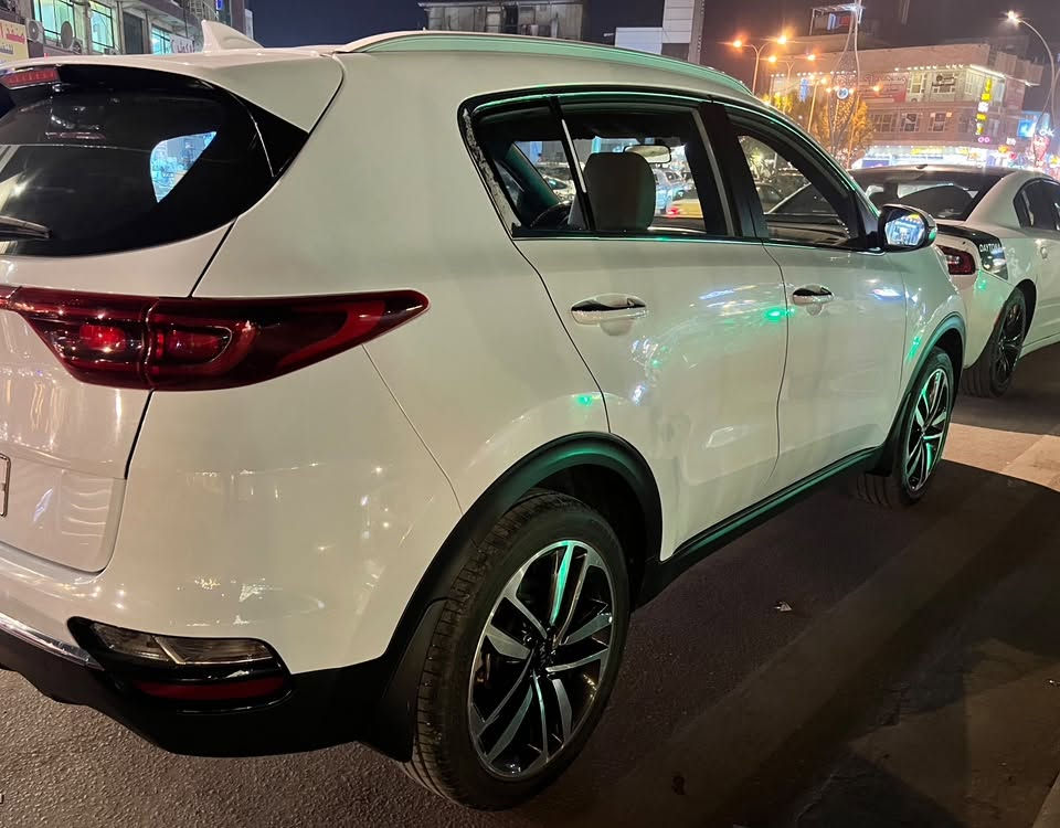 سبورتج خليجي موديل 2021 رقم بابل محرك 2000 دوش تخم تاير باتري جديد حدادية مكينة كير تبريد كله مكفول بأسمي موجودة في الحلة بابل بيه بارد بسيط جدا بالباب الخلفي ومامبين وبيه صبغ قليل بالدعامية الامامية سعرها 190 ***********
