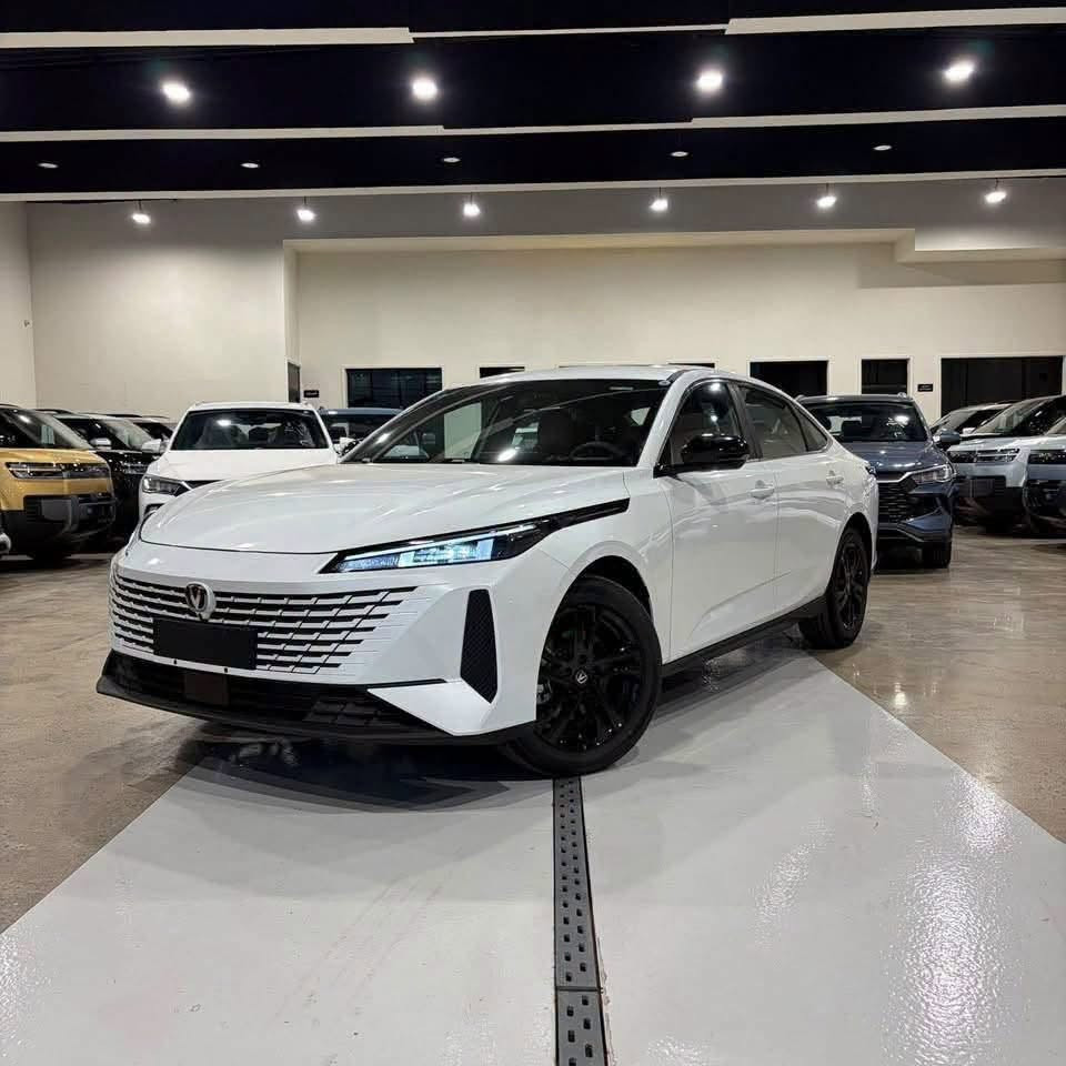 🚘 شانجان إيدو بلس | Eado Plus
⚡ Plug-in Hybrid | موديل 2026

✨ اقتصادية • عصرية • مواصفات مميزة

🔹 محرك بنزين 1500cc + Plug-in Hybrid
🔹 مدى كهربائي يصل إلى 145 كم 🔋
🔹 إمكانية القيادة على الطاقة الكهربائية وتقليل الاعتماد على البنزين
🔹 دعم الشحن السريع والبطيء
🔹 فتحة سقف 🌤️
🔹 گير تعليق
🔹 كرسي سائق كهربائي
🔹 مقاعد جلد فاخرة
🔹 كاميرا دوّارة 📷
🔹 مثبت سرعة
🔹 Auto Hold
***********☎️📞
