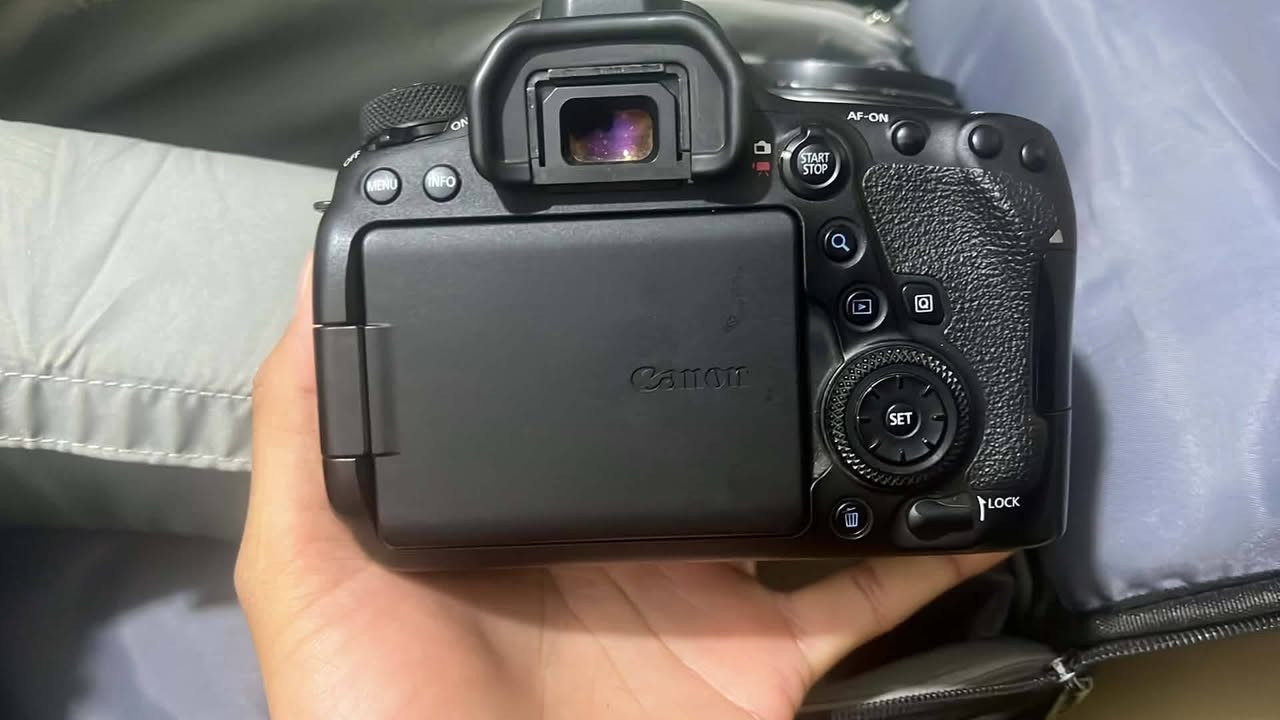 📸 للبيع – Canon 6D Mark II

كاميرا Canon 6D Mark II بحالة نظيفة جدًا، والنظافة موضحة بالصور 👌
🔹 الشتر: 40K

🔭 Extender 2X للكانون
بحالة نظيفة، يضاعف البعد البؤري للعدسة ×2.
مثلاً: 70-200 ◀️ 140-400 

📩 للاستفسار وباقي التفاصيل: راسلني هنا أو واتساب
📱 ***********

🚚 متوفر توصيل لجميع محافظات العراق 🇮🇶
