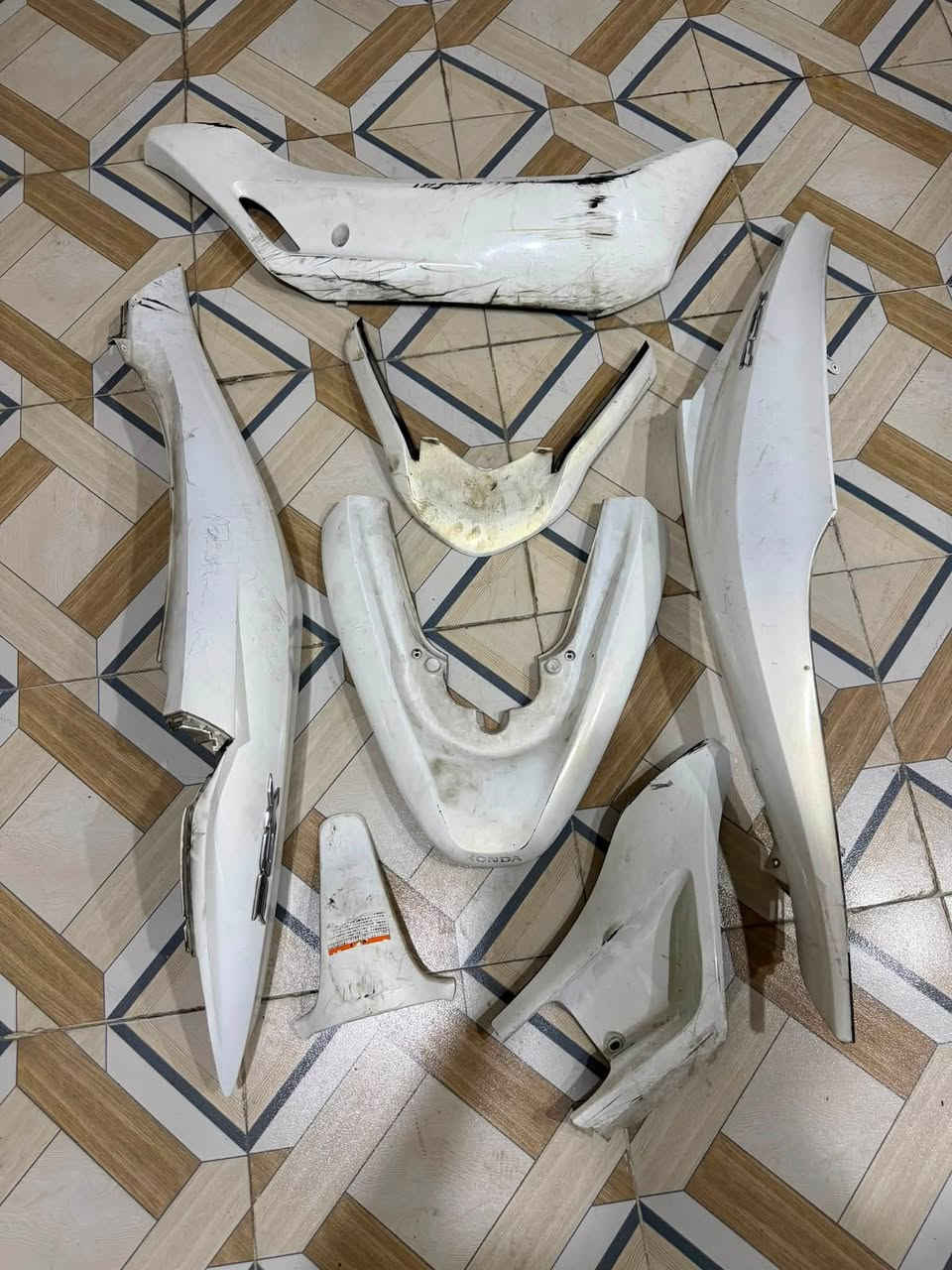 كفرات دراجه pcx اصلي اصلي اصلي شرط مو الوكاله فتحته من دراجه بيدي اصلي إذا مو اصلي لا تاخذه فقط ذني موجودات جيل الأول مكاني بغداد الزعفرانية السعر 150 وبيها مجال بسيط فقط يرادلهن غسل لئن متروكات ❤️***********
