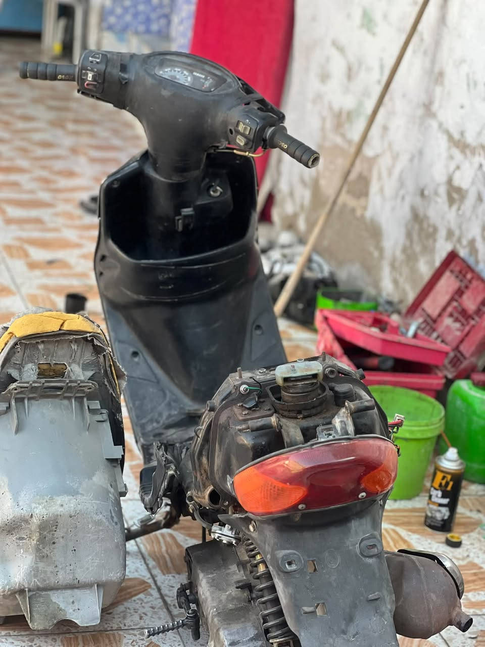 سلام عليكم ٩زروف سرعه ١٠٠ للبيع مكان بصره معقل سعر ١٢٥ وبيه مجال كامله كوم حديد رقم تواصل ***********
