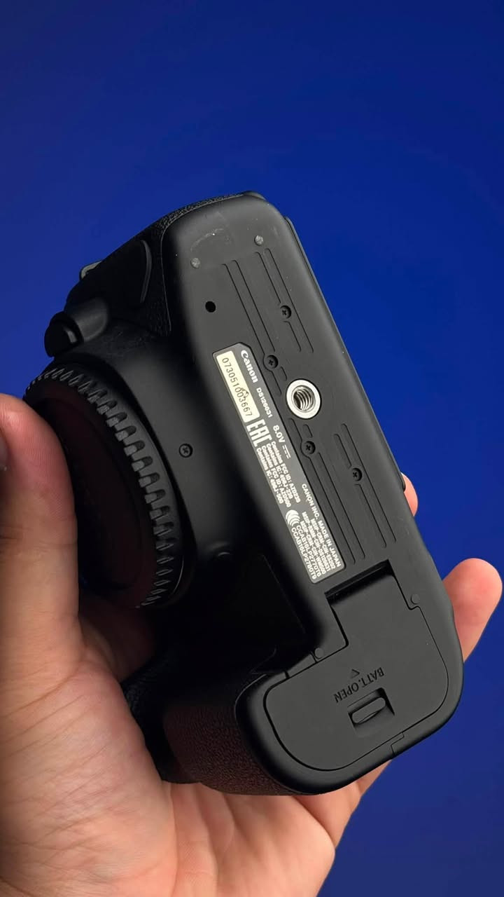 Canon 6d marki 2

اذ جنت تدور على كامره عملاقه مفوله مواصفات وتاخذها ويرتاح بالك ✅
كانون 6d marki 2 راح توصلك للاحتراف 🚩

فول فريم ✅
شاشه لمس قلابه كبيره ✅
نضام فوكس سريه دول بكسل ✅
45 نقطه فوكس ✅
معالج قوي وسريع جدا اداء dgic 7 ✅

😎26.2 ميكا بكسل 😍🫰🏻 يعني انسه شي اسمه نويز 😎
يعني صعد iso لل 40 الف وانت مرتاح 
لو تصور بنص الضلمه ماعليه شي ✅

الاتصال: Wi-Fi و Bluetooth لنقل الصور بسرعة للموبايل.✅

7 لقطات بل ثانيه الوحدة يعني ماتفوتك لحضه ☺️🚩

السعر 900 الف اطلبها الان اخر قطعه باقيه *********** 

شترها 10k يعني اخت الجديده 😍🤝

شنو تنتضر احجزها هسه وطور شغلك وتصويرك وانتقل للشغل الاحتراف💪

@الجميع
