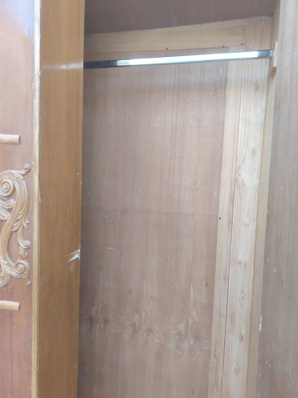 سلام عليكم هذني الأغراض للبيع انضاف وحلوات كلهن سعرهن 200الف مكاني حله السياحي استفسار *********** الشرلي يتصل عل رقم
