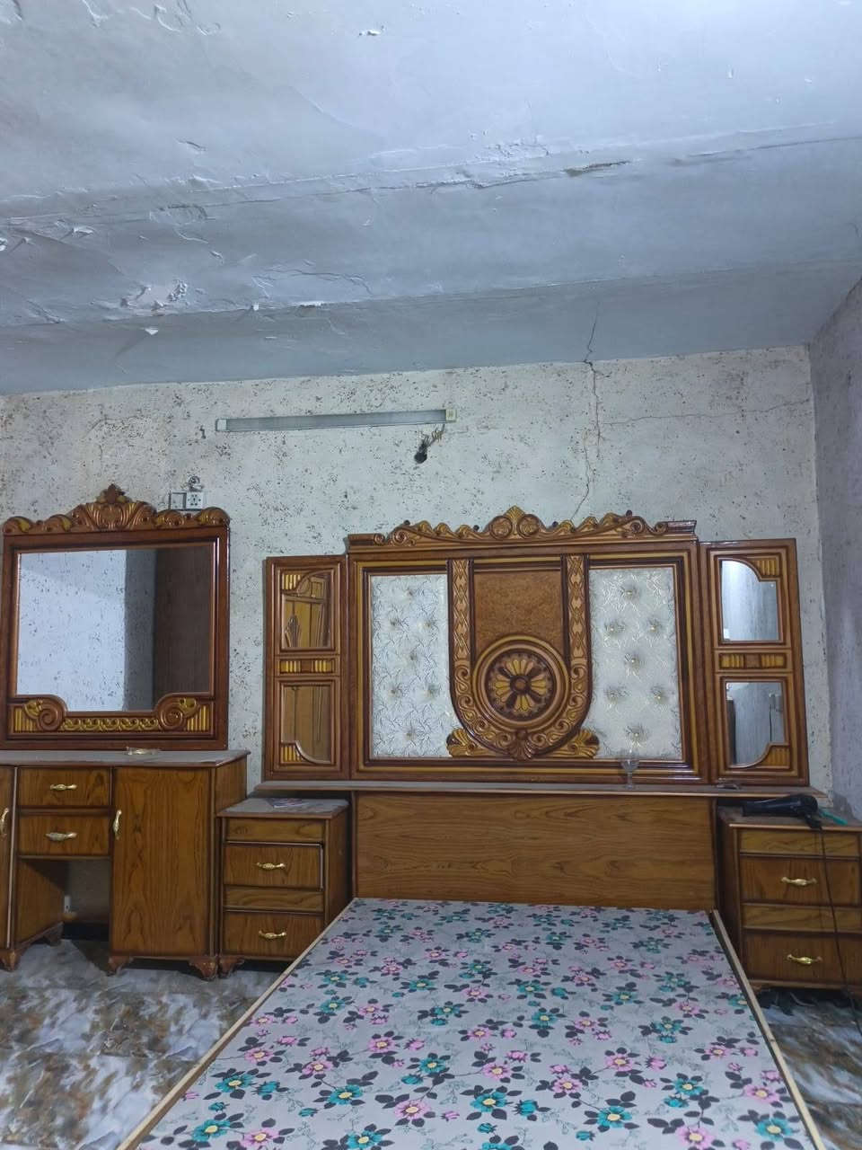 غرفة نوم صاج سبع قطع نضافة ٪ 100 سعرها 600 الف بيها مجال ***********
