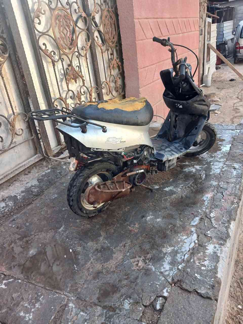 سلام عليكم 9 زروف دراجه حلوه مكينته ناعمه مابيه صوت اكسل دراجه ابيع ع حطتها مابيه كفرات مكاني البصره المطيحه السعر 175 ***********
