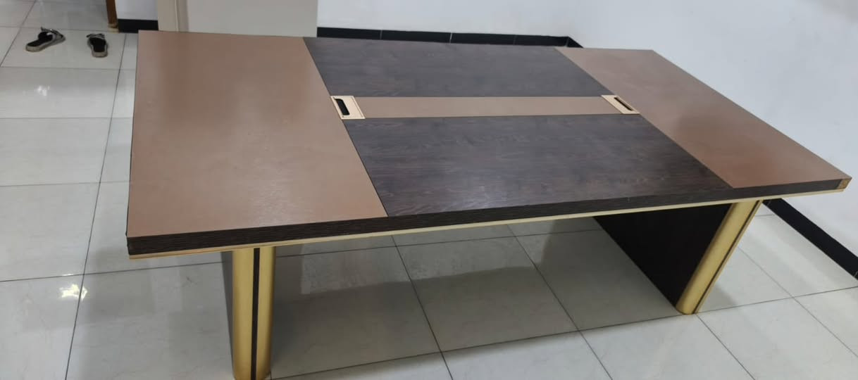 مكتب للبيع جديدالسعر ب ٧٠٠ وبي مجال  للاتصال ***********
