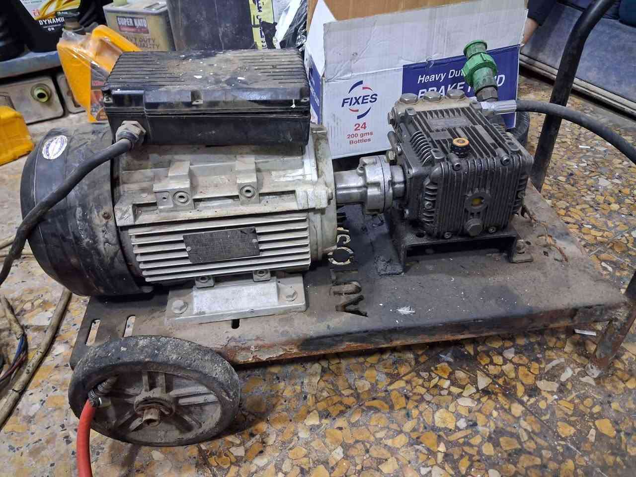 خنزيره غسل سنكر فيز  مع تانكي 5000 لتر 
الصونده طولها 30متر
السعر مليون
 التفاصيل على هذا 
الرقم  *********** ابو علي الشمري 
مكلف بل النشر
