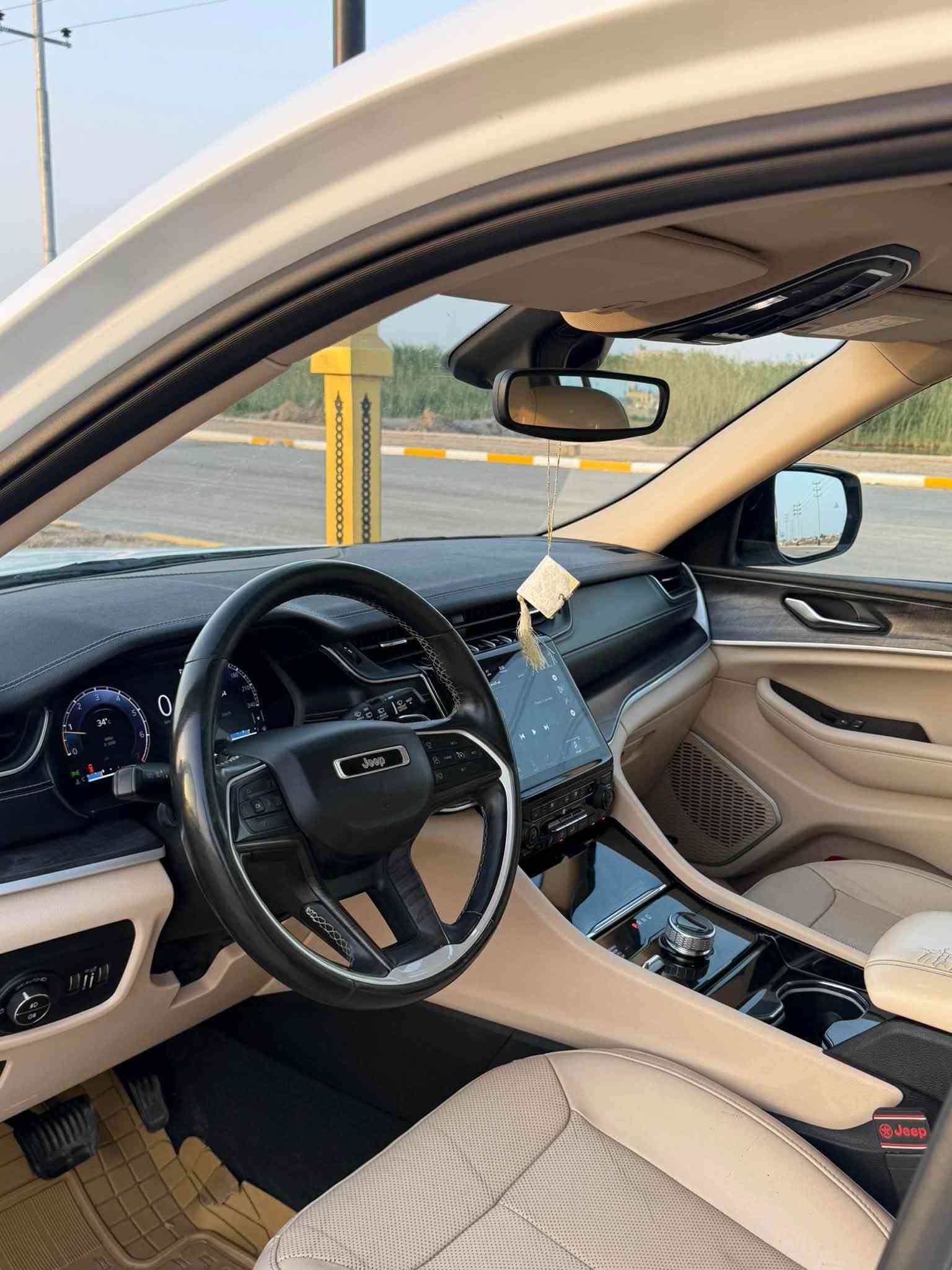 جيب لمتد 2021 خليجي jeep 
7 راكب 
مكفولة كفالة عامة
فول مواصفات
رادار امامي وجانبي
داخل ابيض
سماعات ALPINE
بنوراما 
اضائة داخلية
ماشية 68mi 
تبريد وتدفئة كشن
العنوان ميسان وبغداد 
للاستفسار ***********
السعر 31 وبيها مجال
