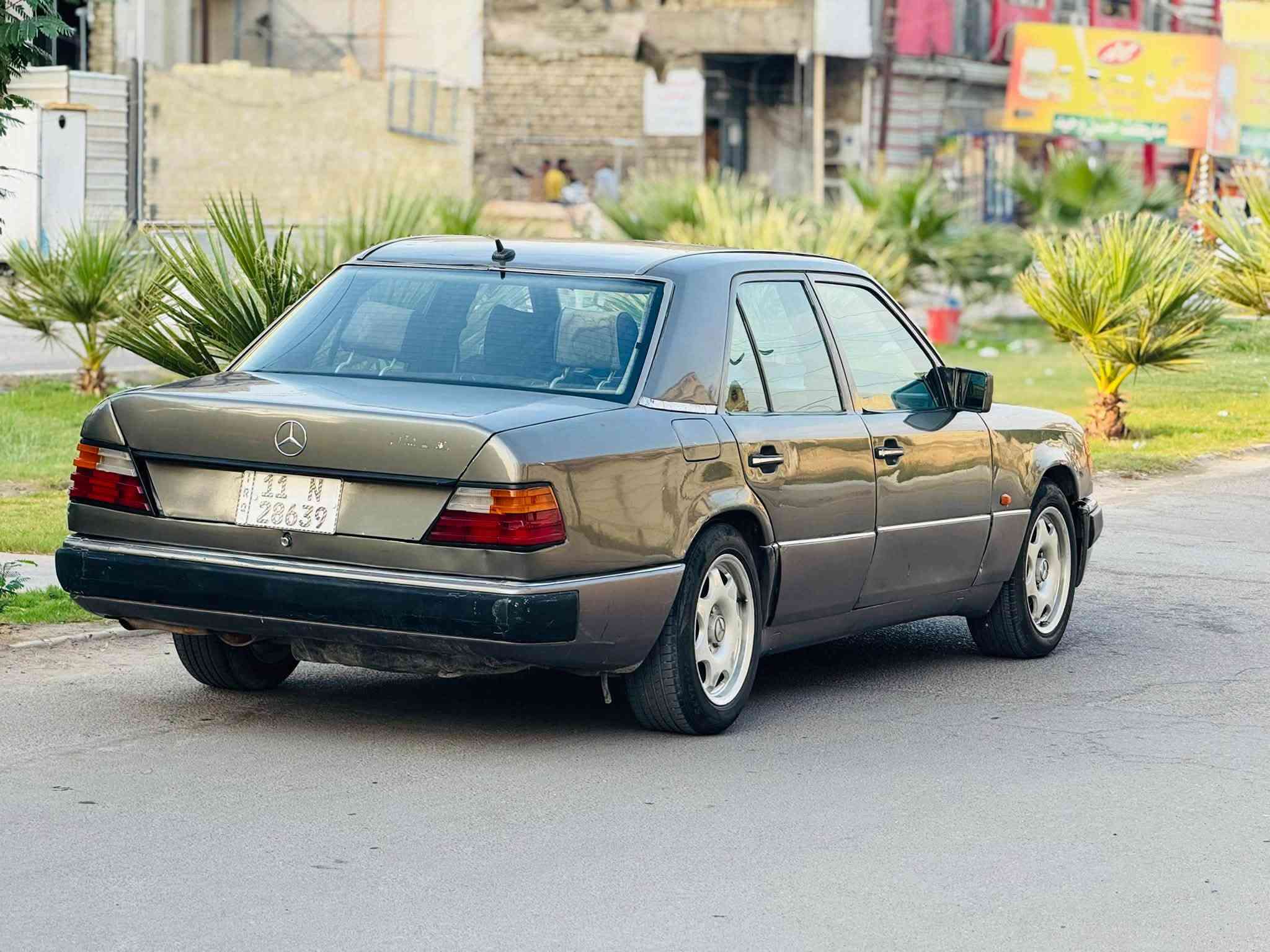 مرسيدس • موديل ١٩٨٦ • رقم بغداد