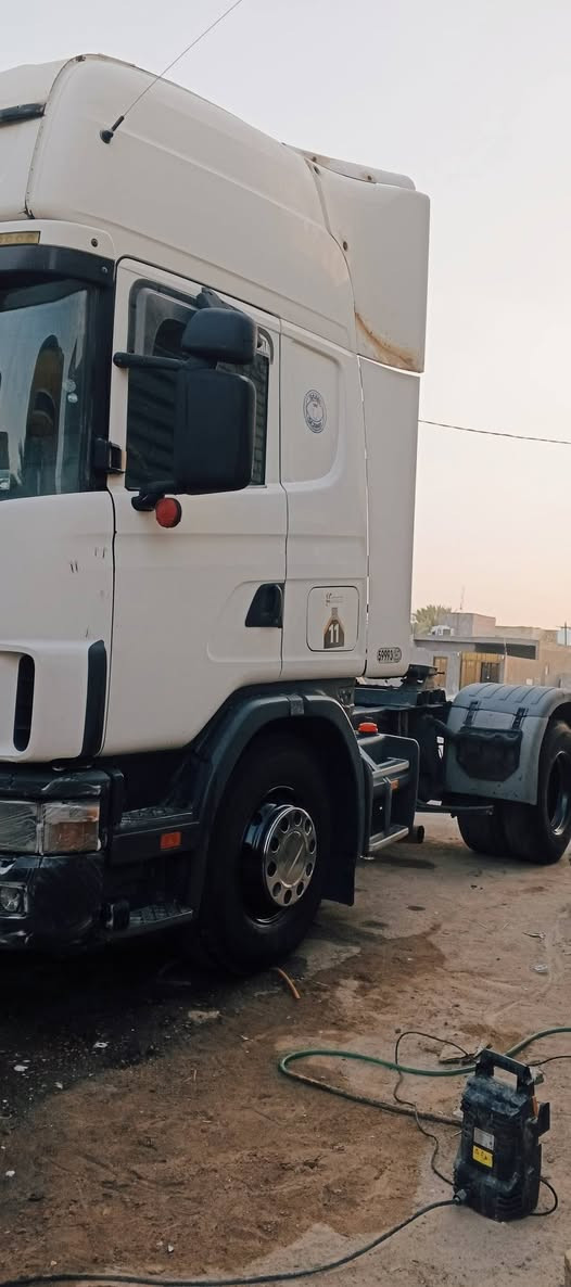 السلام عليكم سكانيا بوما بم ونوزل مديل 2000 رقم سليمانيه سنويه نافذه من سنه 2016 مربوطه فلات 3 دنكير مكانها الكوفه شارع المطار سعرها 100 وبيها مجال مكلف بل نشر غير متواجد ع الفيس رقم صاحب السياره *********** سيد غزوان

