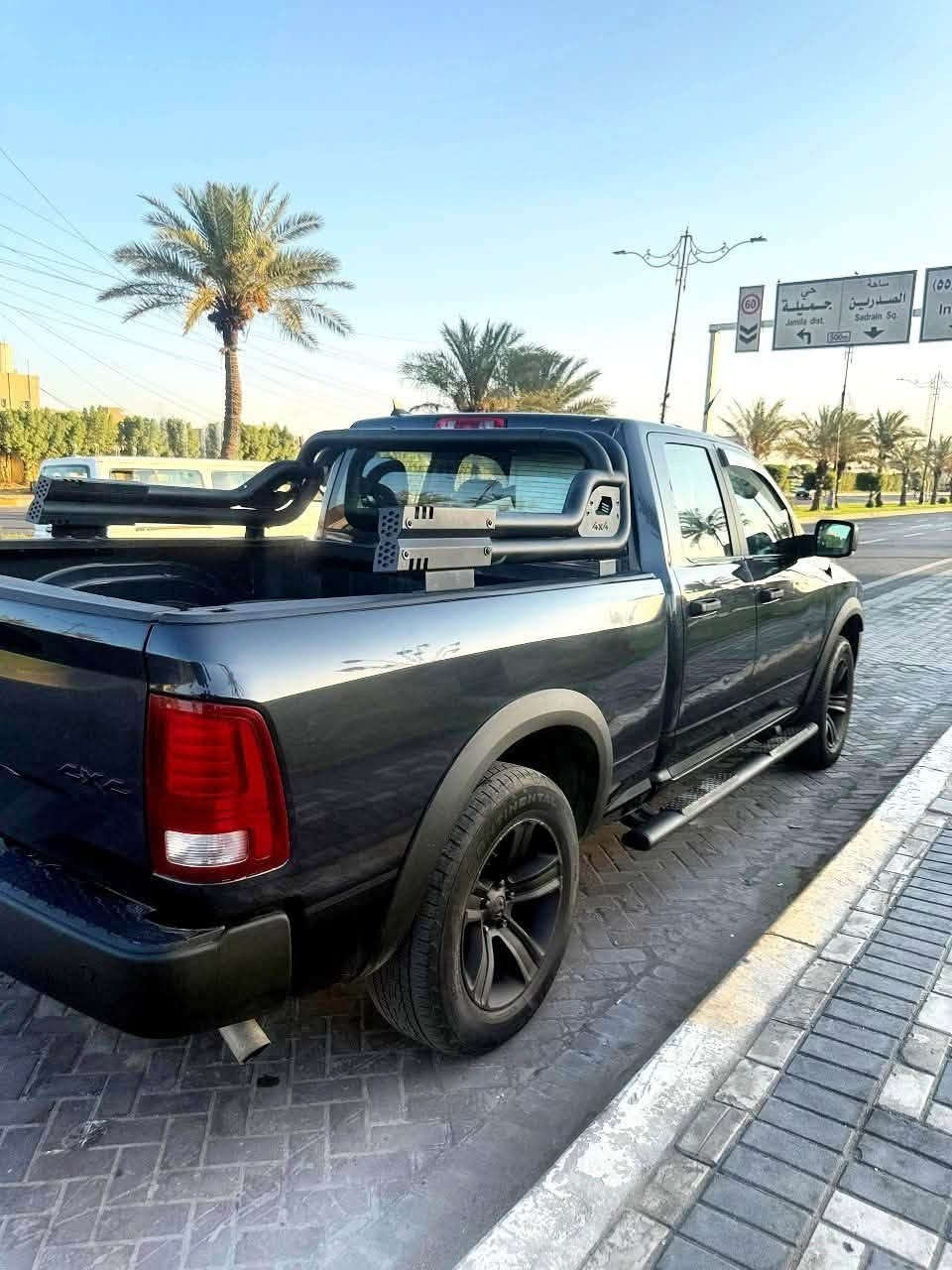 السلام عليكم 
للبيع دوج رام كلاسك موديل 2021
السعر 165 
باب قصير بدي طويل 
محرك 3600
فور ويل 4×4
كشن منفصل فرس 
شاشه حجم كبير 
كشن كهرباء
تدفئه بالكشنات 
تدفئه استيرن 
تخم تاير 
كير محرك كفاله 
ضربة امريكه جاملغ وبنيد امامي 
داخل العراق جاملغ خلفي 
مكان السيارة بغداد مدينة الصدر
اتصل وتدلل (***********)
