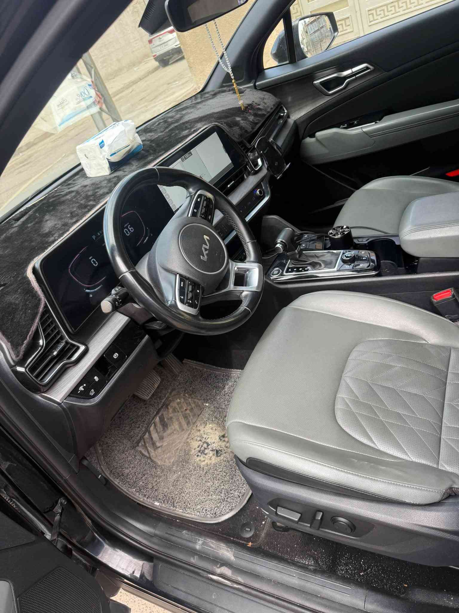 🔥 للبيع Kia Sportage 2023 X-Line أمريكي 🇺🇸
🚙 فورويل AWD – محرك 2.5
📍 ماشية 40 ألف ميل
🌿 دواخل زيتوني
🌙 بانوراما
📱 شاشة + Apple CarPlay
📷 كاميرا خلفية
⚡ مواصفات X-Line كاملة
🔑 تشغيل بصمة
💺 مقاعد كهربائية
🔥 تدفئة مقاعد + ستيرن
🛞 جنوط X-Line
✨ السيارة نظيفة ومستخدمة استخدام شخصي

⚠️ الحادث:
السيارة بيها حادث بالواجهة الأمامية (بنيد ودعامية)، وتم إصلاحها. الحادث مذكور بكل وضوح، والفحص مفتوح للمشتري بأي مكان يختاره.

📍 بغداد رقم تلفون 
*********** للاستفسار￼
