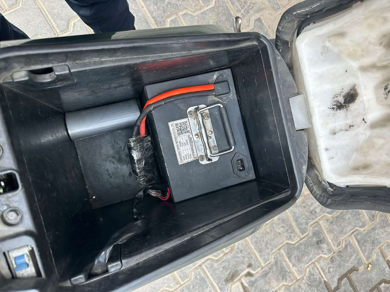 شحن جبلي • بطارية ليثيوم • ٨٠ كيلو