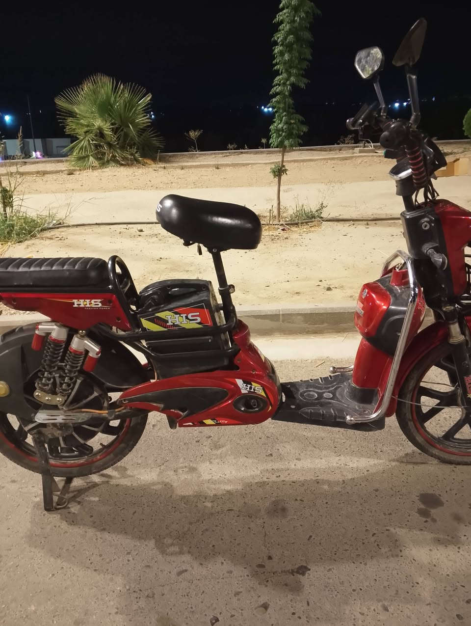 السلام عليكم موطور شحن للبيع النوع HiS السرعه 99 خمس بطاريات العقل جديد مال الشركه موطور نضيف مابي اي عطل السعر. 350 للاستفسار ***********
