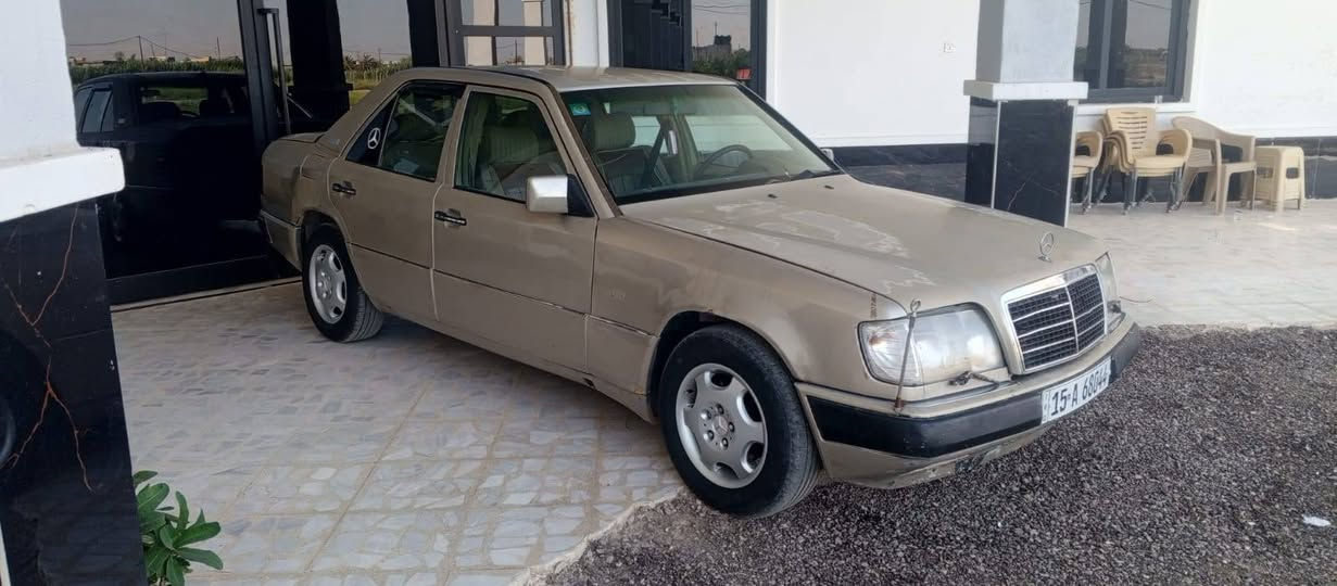 السلام عليكم للبيع مارسيدس موديل  1991 
محرك دب 300es بلادي كير ومحرك مكفولات تبريد بلاد تخم تاير جديد ويل جديد هزه جديده بسمي تحويل مباشر مستعجل بيع سعر ٥٥ وبي مجال عنوان بغداد اليوسفيه ناحية القصر الاوسط للاستفسار على وات ساب مفتوح او اتصل 
***********
***********
