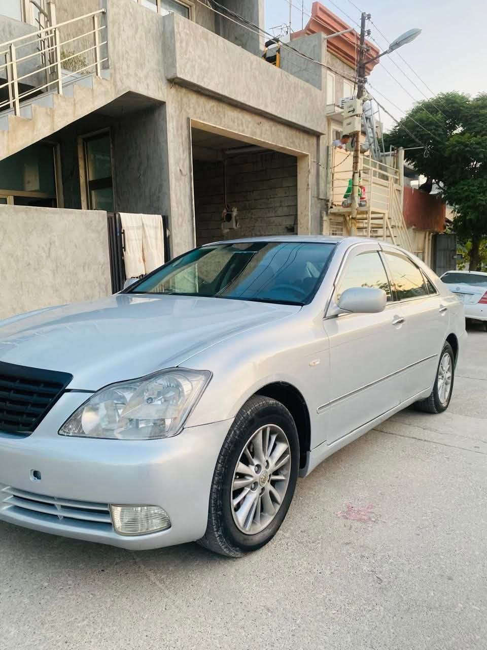 شاهینەی 2006 بڕاوە
180000 ڕۆشتوە
کۆدی بۆکراوە باڕکۆدی وەرنەگرتوە
مەکینە گەورەی گێڕ گەورە 182
ناو قەیسیو کوشن جڵد
سێ دوگمە
تایەی تازەیە 
تەبریدی ساردو گەرمی مەزبوتە
47 گەڵاو معامەلە
***********
شوێن: سلێمانی
