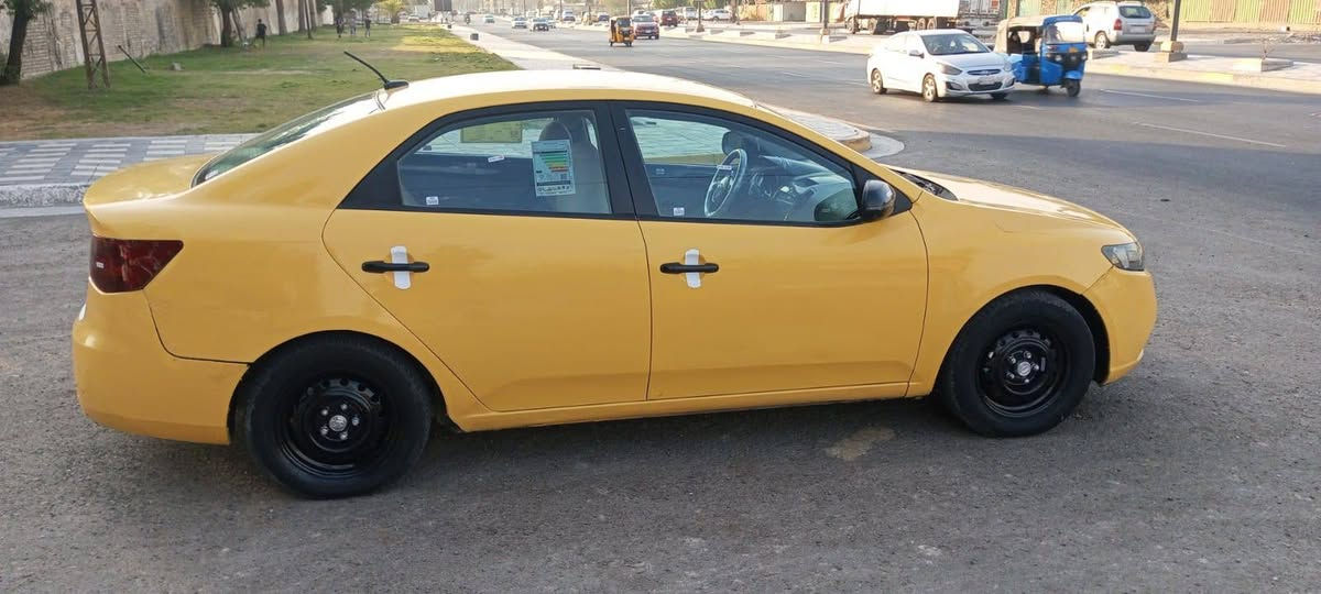 السلام عليكم فورتي 2011 مكينه 2400 دوش وارد امريكي حادثها بنيد بدون دواخل كير ومكينه لاصرف ولا بخار صدر تايرات تبريد كله جديد مصفره هيئه وغرامات السياره جاهزه من كلشي مكانها بغداد السعر 73 وبيها مجال ***********
