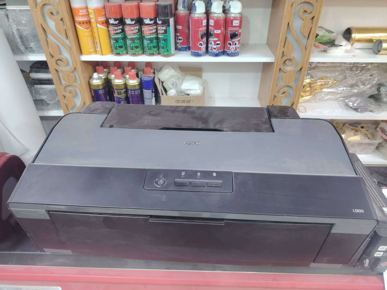 طابعه ابسون 1300 A3 للبيع استخدام قليل مستعجل على بيعته سعرها 500 وبيه مجال للتواصل ***********
