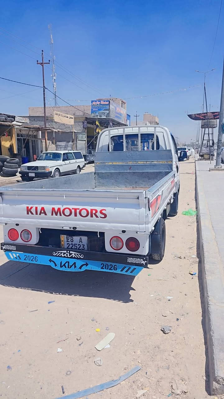 البيع كيه حمل موديل ألفين و١٧ سياره مكفوله من عده رشات صبغ بل بدي جمليه رقم نكليزي سياره بسمي كيير ومحرك كفاله سعر ١١٨وبيه مجال قليل تصال ع ههذ رقم ***********
