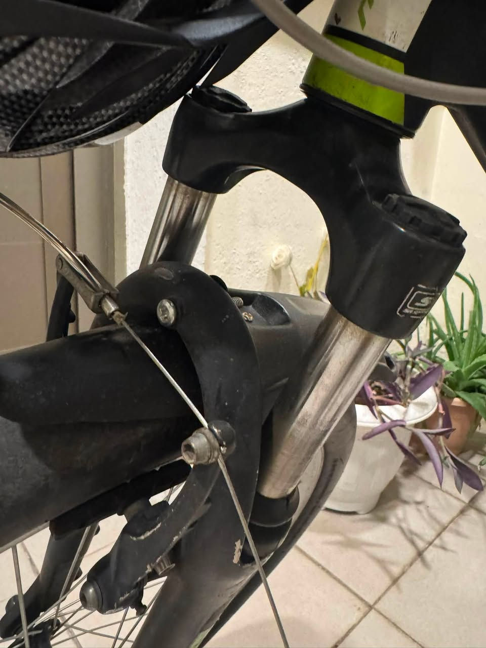دراجة ماركة   Merida Matts sports جبلي
السعر /325/ الف 

المعدن / المنيوم 

ناقل حركة Shimano (ديريلر Altus)

بريك يد ميكانيكية من نوع Shimano

دبل / امامي fork تعليق امامي 

دبل بالوسط  Coil Spring تعليق خلفي 

فريم / L مناسب للطول من 170 الى 182 

كير امامي /3/ نمر ماركة 

كير خلفي /8/ نمر 

ويالة المنيوم 

زوج تايرات Thickslick tires ما موجود بكل العراق بس التاير سعرة 150 الف كتان
 
دراجة مال حاوية متصرف عليها ربع 👌🏻 

بدون الاكسسوارات ⛔️ 

تواصل /*********** / وتساب ☎️

العنوان / بغداد حي الاطباء  📍
