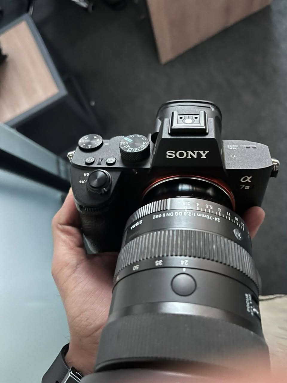 📸 للبيع Sony A7 III

كاميرا Sony A7 III بحالة جيده جداً، مستخدمة استخدام شخصي ومحافظ عليها.

🔹 الموديل: Sony A7 III
🔹 الدقة: 24.2MP
🔹 تصوير فيديو 4K
🔹 Full Frame
🔹 أداء ممتاز بالتصوير الليلي والـ Low Light
🔹 مناسبة للتصوير الفوتوغرافي والفيديو والريلز
🔹 الكاميرا شغالة بدون أي مشاكل

📦 المحتويات:
• الكاميرا
• البطارية
• الشاحن
• الكارتونة والملحقات حسب الموجود

📍 المكان: بغداد
💰 **السعر:مليون وربع  **
للاستفسار ***********
