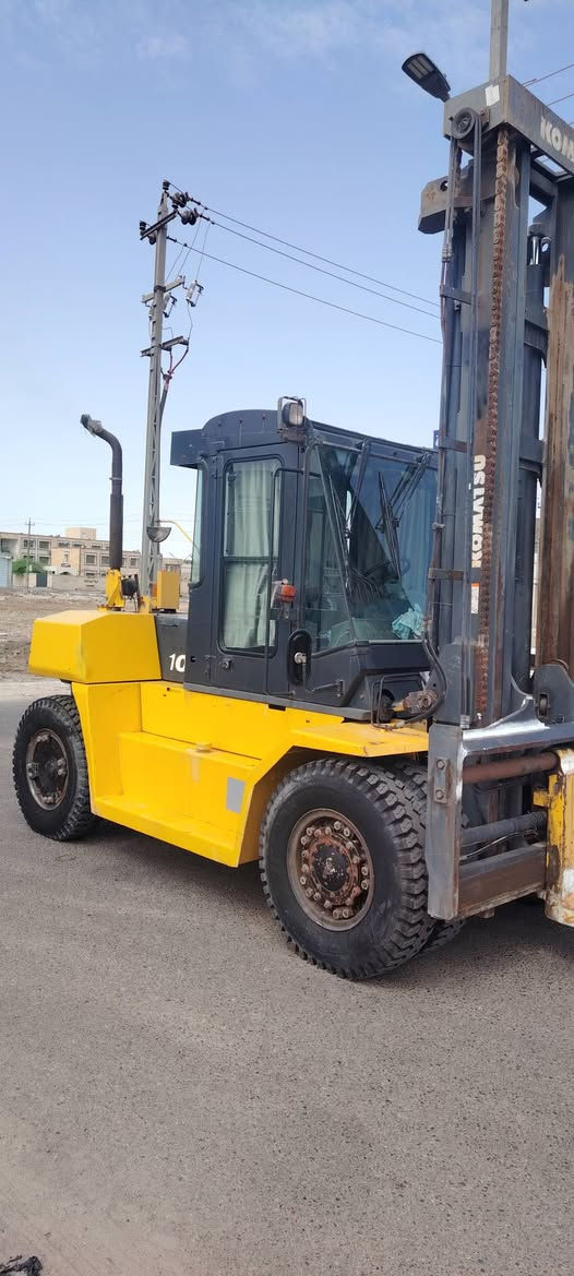كوماتسو 10 طن 4 تحكم  محرك ازوزه ***********
