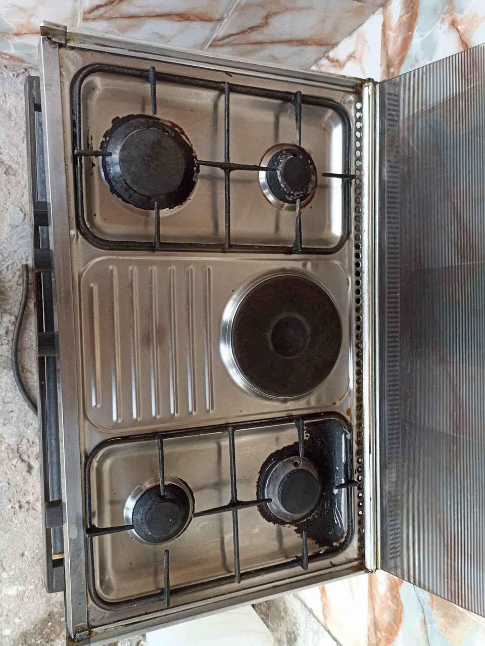 طباخ عشتار كلش نضيف سعره 80 ع فحص ***********
