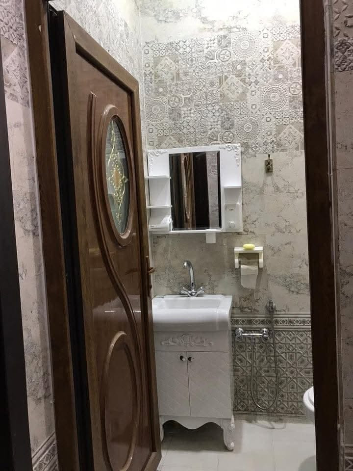 🏡 بيت للبيع – حي النقيب

📍 الموقع: شارع النهر – فرع الزهور
📐 المساحة: 150 متر
🏠 البناء: طابقين

🔹 الطابق الأول:
• غرفة نوم
• صالة
• استقبال
• صحيات
• مطبخ حار وبارد
• حديقة

🔹 الطابق الثاني:
• 3 غرف نوم
• صالة صغيرة

💰 السعر: 525 مليون
🔸 مع المجال

📞 للاستفسار والتواصل:
حسين الحفار
📱 ***********
