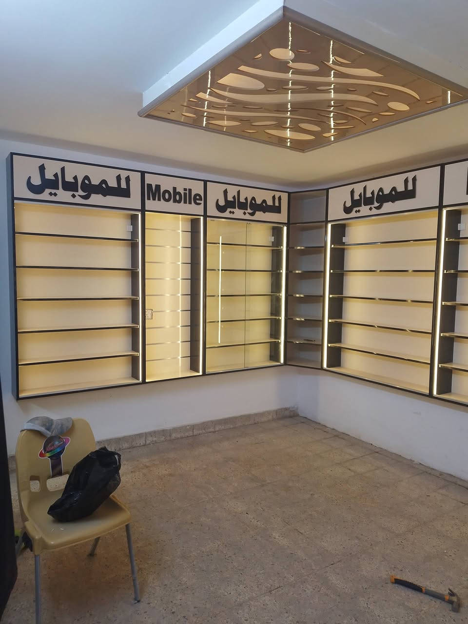 ***********. ابو حسن للديكور مستعدون تجهيز جميع المحلات التجارية وعمل ديكورات رفوف محلات الموبايل صيدليات كوزمتك عطاريات وبأنسب الأسعار كرستة وعمل العنوان بغداد حي القاهرة التواصل واتساب وارسل صورة الموديل المطلوب
