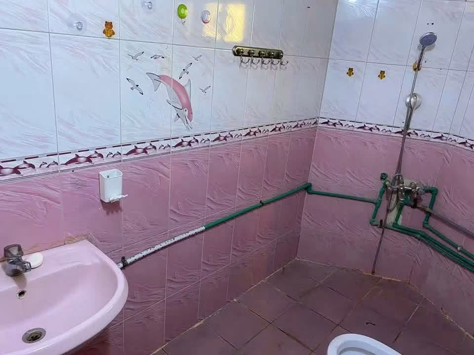للايجار في السيديه

مشتمل للايجار في السيديه 

طابق اول باب خارجي مفصول 

غرفة نوم واحدة 

مطبخ مفتوح على الصالة 

انارة كاملة

مروحة سقفية

سنك

سخان 

ساحبة مطبخ

كلة شغال وموجود

حتى تاسيس ماي الغسالة

السعر 500قفل 

للاستفسار-***********

مكتب الاقتصادين تطوير العقاري
