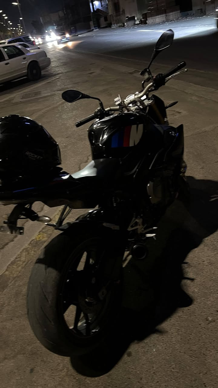 السلام عليكم شباب للبيع BMW R1000 الدراجه موديل 2019 ماشيه 18 الف دخول جديد الدراجه كارتون ما ناقصها برغي واحد وبعد معروف ال BMW الدراجه أربع مودات قياده وتدفئه بل يدات واي بي إس ومثبت سرعه ومانع انزلاق والدراجه شرط حت البراغي الي بيها مختومات بي ام دبليو عليها كوك شفتر (يعني تنمر بدون كلج وتبيت بدون كلج) عليها هدرز SC والهدرز الكاتم موجود وياها  وعليها ذيل مال M الدراجه ما ناقصها برغي واحد جيب وياك الف فيتر وافحص بيها جاملغ وواقيه زنجيل وبجم كاربون تغطيس والدراجه مغلفه بل كامل BBF يعني انسى شي اسمه شخط اخوان مكاني بغداد الغزالية والدراجه معروضة ب ($73 ) وبيها مجال شي قليل كلش اخوان الدراجه بسعر 17 الشراي تعال خاص او اتصل *********** اتصال واتس اب
*********** واتس اب فقط 
السلام عليكم شباب للبيع BMW R1000 الدراجه موديل 2019 ماشيه 18 الف دخول جديد الدراجه كارتون ما ناقصها برغي واحد وبعد معروف ال BMW الدراجه أربع مودات قياده وتدفئه بل يدات واي بي إس ومثبت سرعه ومانع انزلاق والدراجه شرط حت البراغي الي بيها مختومات بي ام دبليو عليها كوك شفتر (يعني تنمر بدون كلج وتبيت بدون كلج) عليها هدرز SC والهدرز الكاتم موجود وياها  وعليها ذيل مال M الدراجه ما ناقصها برغي واحد جيب وياك الف فيتر وافحص بيها جاملغ وواقيه زنجيل وبجم كاربون تغطيس والدراجه مغلفه بل كامل BBF يعني انسى شي اسمه شخط اخوان مكاني بغداد الغزالية والدراجه معروضة ب ($73 ) وبيها مجال شي قليل كلش اخوان الدراجه بسعر 17 الشراي تعال خاص او اتصل *********** اتصال واتس اب

نص مكتوب في الصور:
- قص
