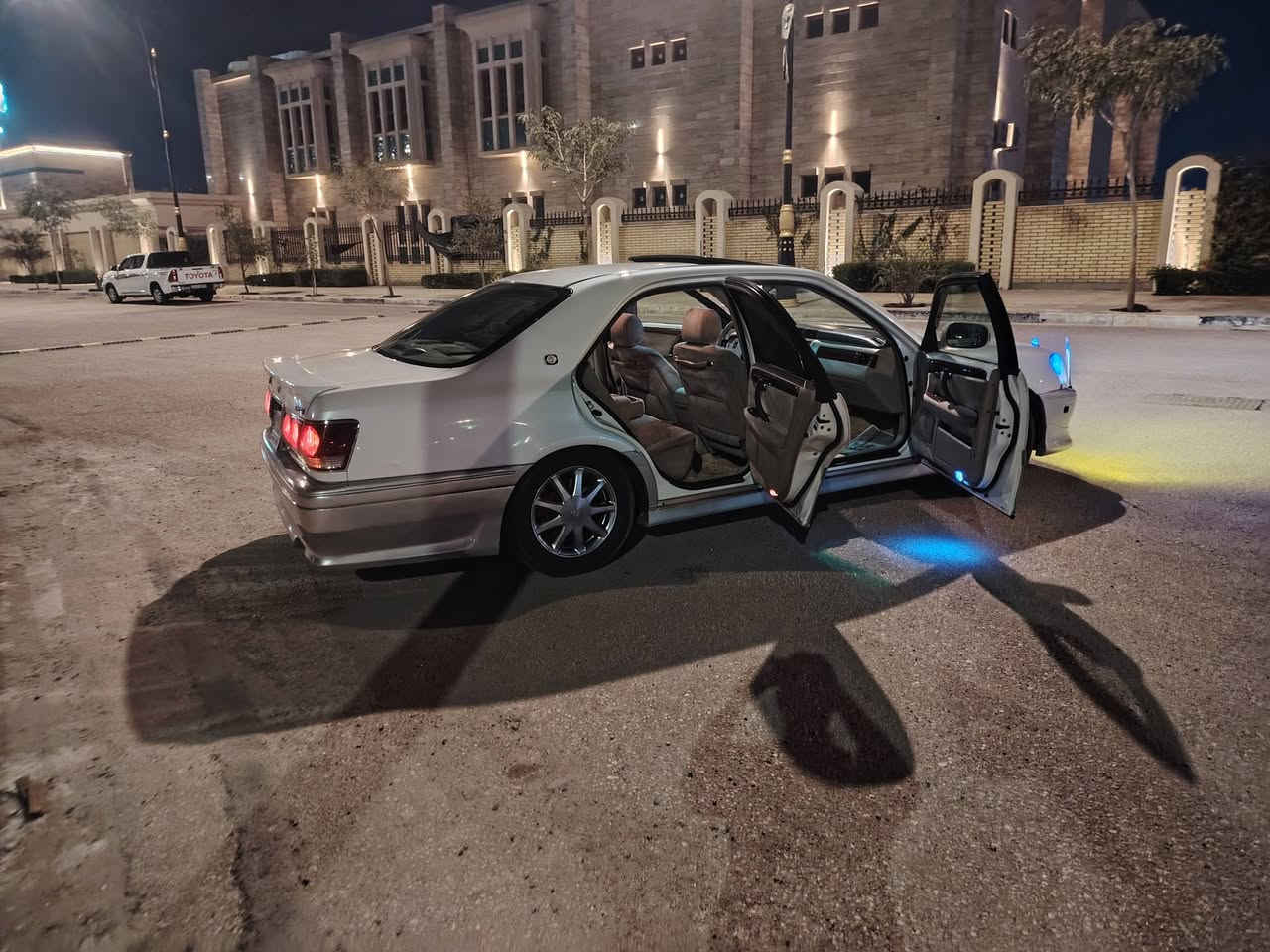 كراون ملكه مديل ٢٠٠٢ جاهزه ع اخر حبايه بغداد مدفوع كمرك باقي فقط رسوم لرقم استفسار اكثر اتصل مكلف بلنشر ***********
