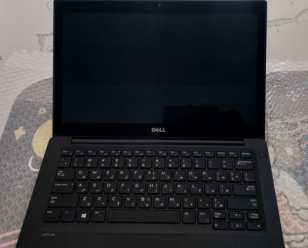 Dell Latitude 7280

المعالج :Intel® Core™ i5-6300U (2 Cores, 4 Threads, 2.40 GHz Base Clock, up to 3.00 GHz Turbo Boost)

كرت الشاشة Intel® HD Graphics 520 (Integrated)

8 GB DDR4
256 GB M.2 NVMe SSD

Display: 12.5-inch Full HD (1920 x 1080), Touchscreen with 10-point multi-touch support
(الشاشة تدعم اللمس)
المنافذ 
2x USB 3.1 Gen 1 (one with PowerShare)
​1x USB Type-C (Supports DisplayPort over Type-C)
​1x HDMI
​1x RJ-45 Ethernet Port
​MicroSD Card Reader
​Universal Audio Jack
البطارية تكفيك ٤ ساعات بدون ضغط 
يأتي معه الشاحن الأصلي 
السعر ٢٤٠ 
يوجد توصيل لكل المحافظات  
***********
