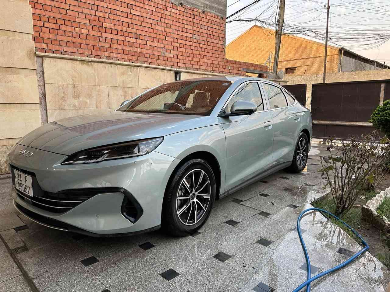 سلام عليكم مكلف بالنشر BUD  CL6 مكفوله من صبغ ماشيه 15 الف سياره كلش جديده  كامرات محطيه فتحه. سقف بانراما  ويل حجم 17  لايت زنون معروفه موصفاتها 

الي يحب يشترها. هاذا رقمه ***********
