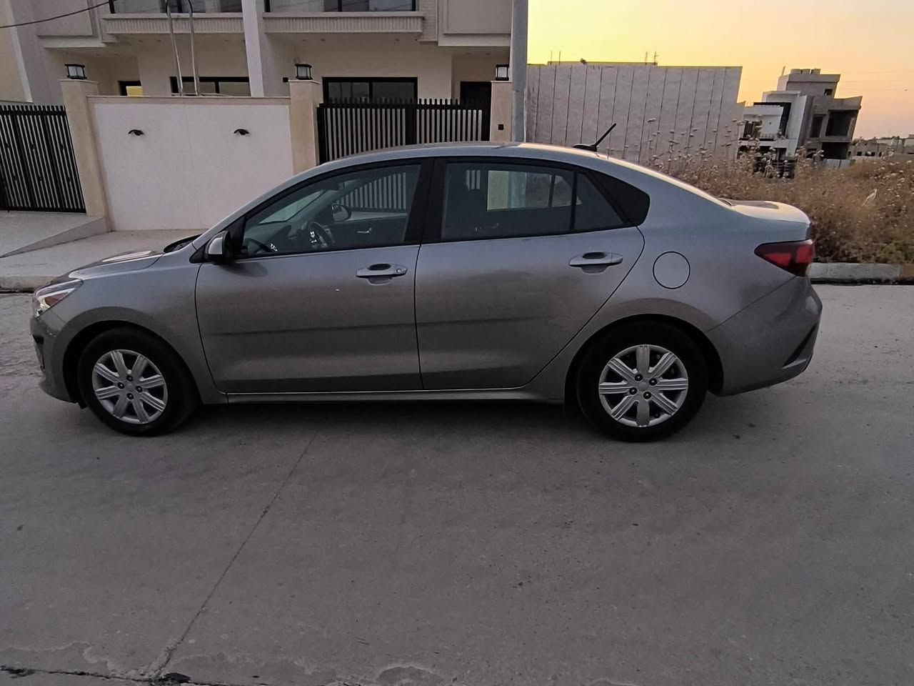 كيا ريو 2023 وارد امريكي
بدون صبغ بدون تبديل 
اربكات سليمة السياره رقم دهوك ترقيم جديد قبل اسبوع سنويه باسمي اني الشرعي تحويل وغرامات بشرط صور الضرر بالمنشور 
السياره ماشيه 25 الف 
محرك 16 دوش
كير 8 نمر 
السياره في وضع الشركة بدون خدوش وبخصات 
مكان السياره موصل الجانب الايسر 
للتواصل الاتصال على 
***********
***********

