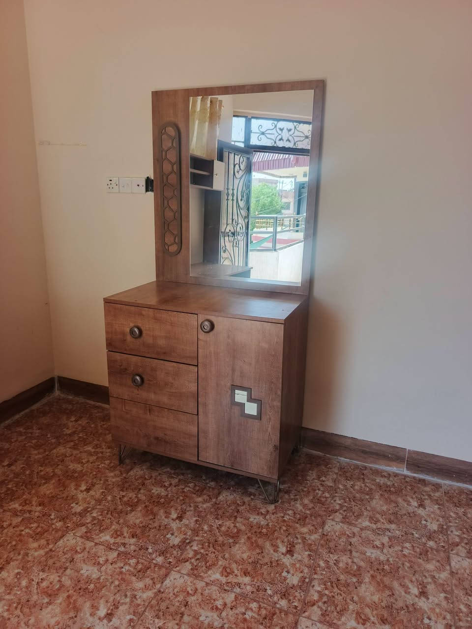 سلام عليكم
غرفه شبابي للبيع نضيفه حلوه 
4قطع 
للبيع ترهم مراوس 
مكاني كركوك حي النصر 
***********
