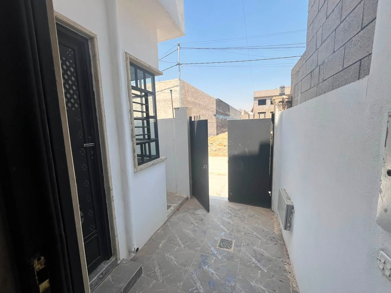 بيت للبيع حي القوسيات البيت زيرو ما مسكون بناء حديث طابق ونص  100 متر كرت بلدية شغلة مظبوطة بيت فول مواصفات تبليط مي كهرب كلة موجودة  بيت مواصفات فول بعدة ما مسكون زيرو السعر 43 وبي مجال للطيبين التواصل عل واتساب
***********
***********
