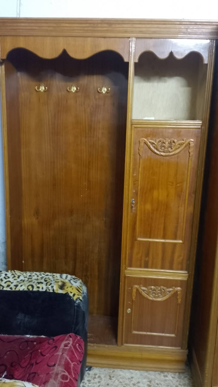 السلام عليكم غرفه اخشاب تسكام عراقي للبيع المكان ابو صخير العسكري السعر المطلوب 400 وبيها مجال الاتصال ***********
