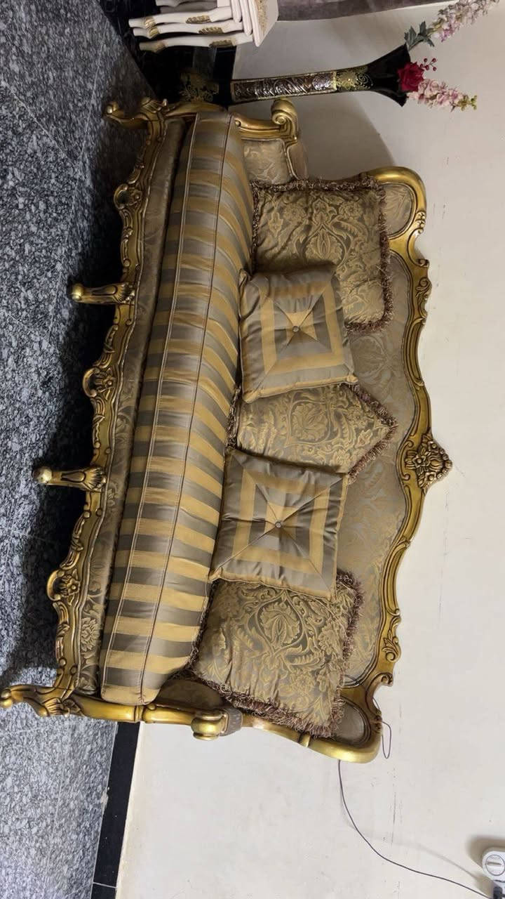 طخم قنفات مصري السعر مليون وميه للتواصل ***********

