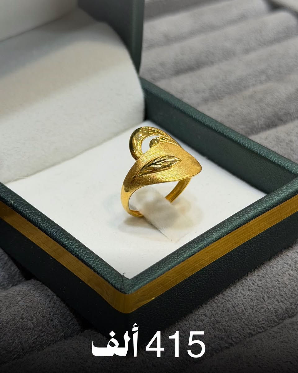 شنو أكثر قطعة عجبتج؟ 😍
***********
📍 مجوهرات الأخوين – الغزالية – شارع البدالة – سوق المائدة

نص مكتوب في الصور:
- عندج اقل من 500 ألف ؟ شوفي شنو تكدرين تشترين ذهب 😍 حرك الصورة 🖐️
- 420 ألف
- 415 ألف
- 330 ألف
- 465 ألف