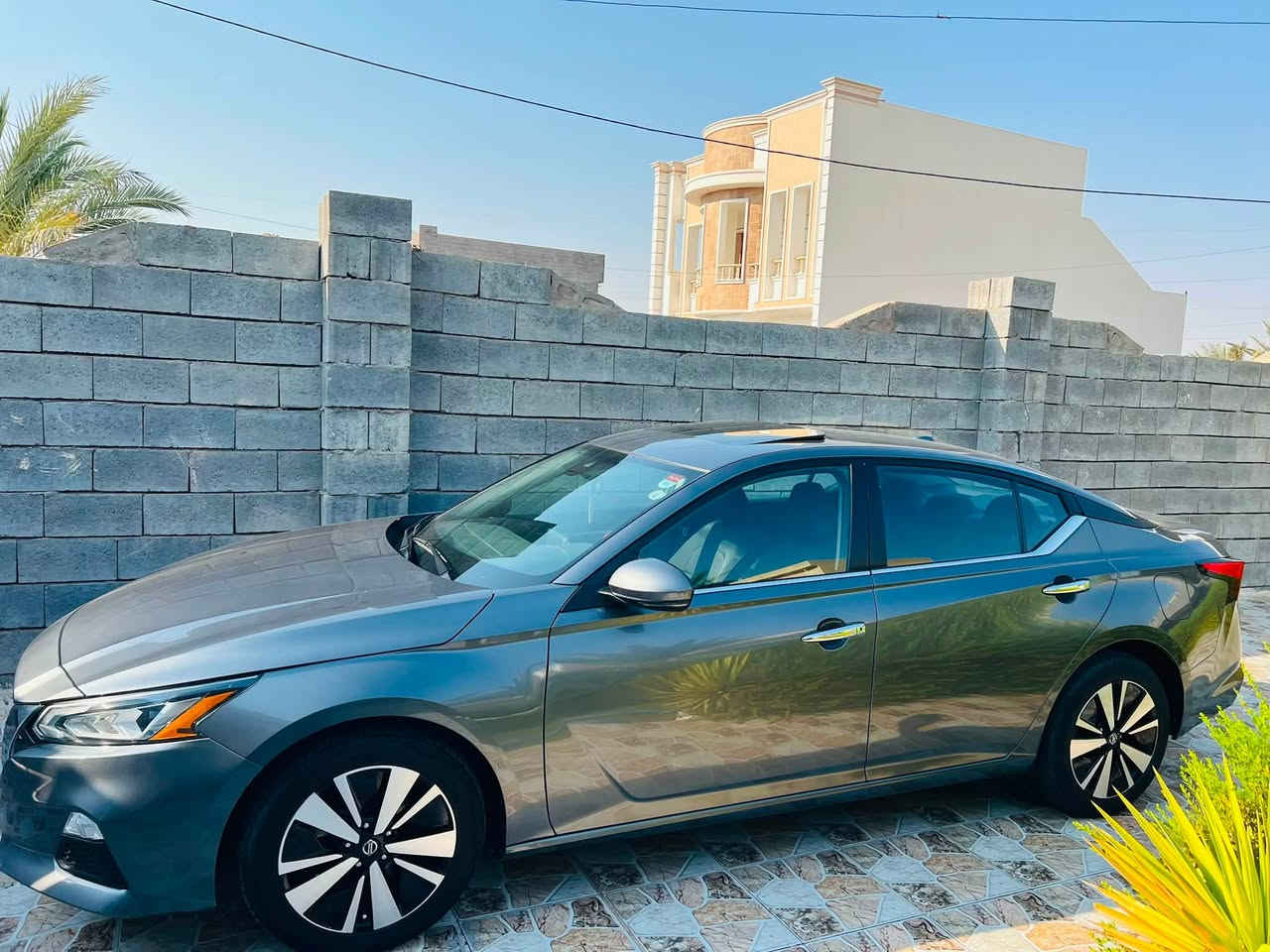 للبيع نيسان التيما لون نفطي 2022 SV وارد امريكي رقم شمالي 
المواصفات 
بصمة-رادار امامي خلفي-اشاير بالمري - تشغيل عن بعد - كشن كهرباء -فتحة-قيادة ذاتية وغيرها  عدا كشن جلد 

محرك2500 
ماشية 70 km
الضرر 
موجود بالصور حافة الجنطة فقط والباقي مكفول 
الاستفسار على الرقم ***********
العنوان الرمادي حصيبة الشرقية
