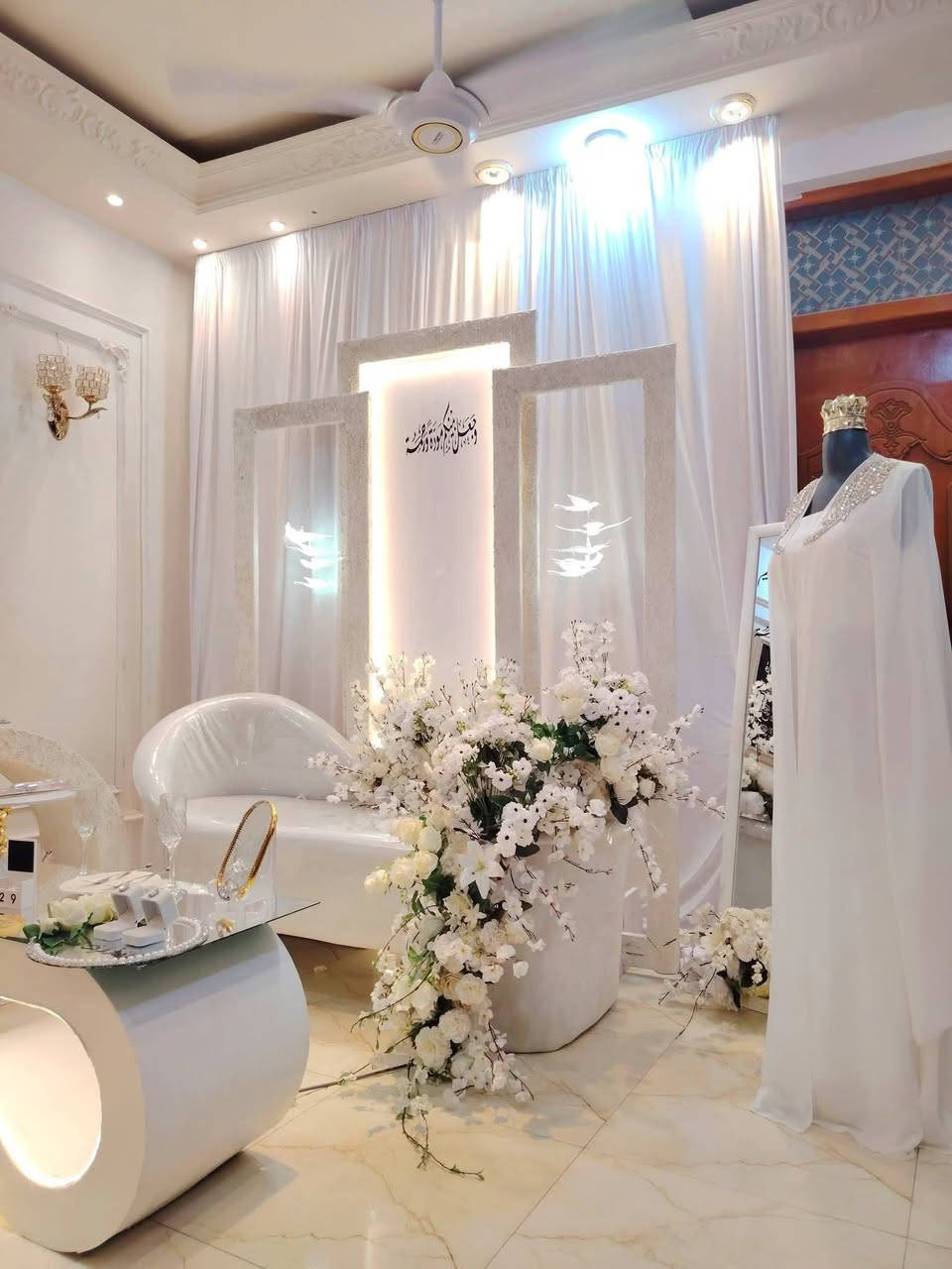 السلام عليكم ورحمة الله
الحجز مفتوح لكوشات العقد والمهر حنه حسب الطلب للحجز والاستفسار التواصل علئ الخاص او الاتصال على الرقم *********** او ***********
