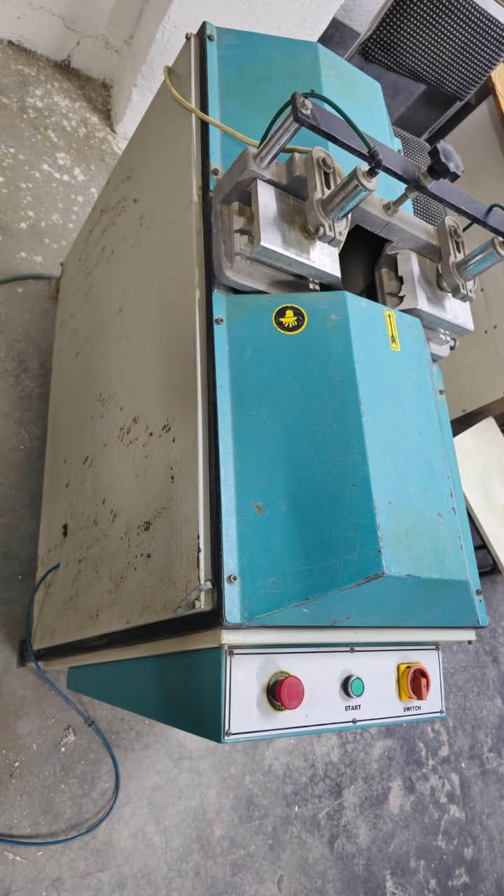 لبيع ماسكه pvc
***********
