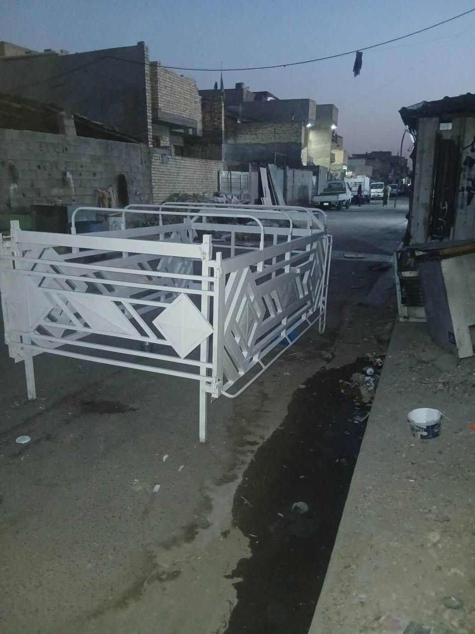 السلام عليكم محجر كيا نثيه نضيف جاهز للعمل السعر 275 وبي مجال العنوان بغداد ***********
